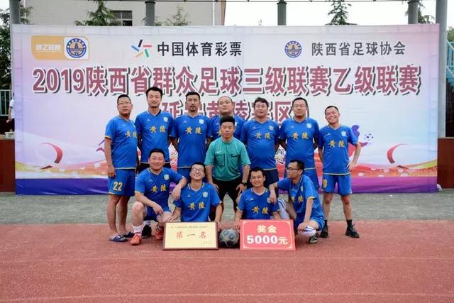 字母哥回忆与哥哥共用球鞋的童年经历